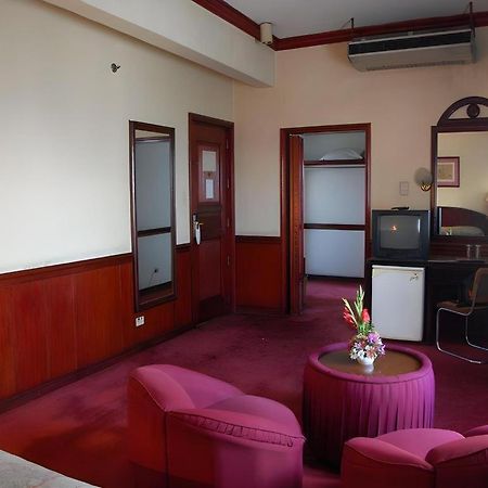 Great Eastern Hotel Кесон Сити Екстериор снимка