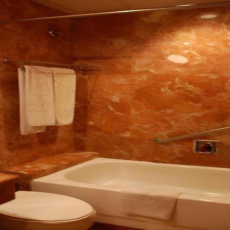 Great Eastern Hotel Кесон Сити Екстериор снимка