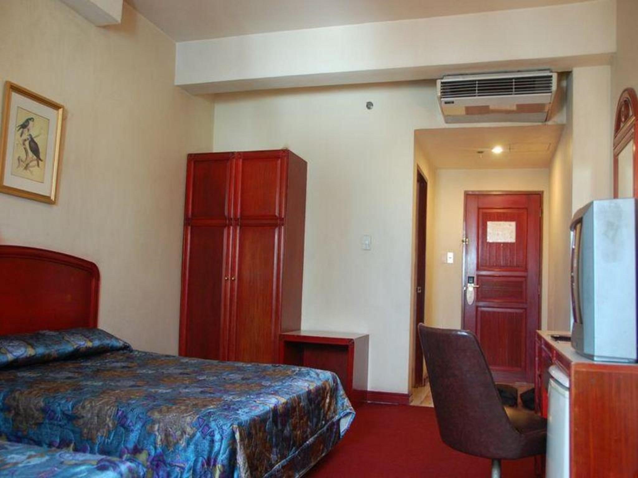 Great Eastern Hotel Кесон Сити Екстериор снимка