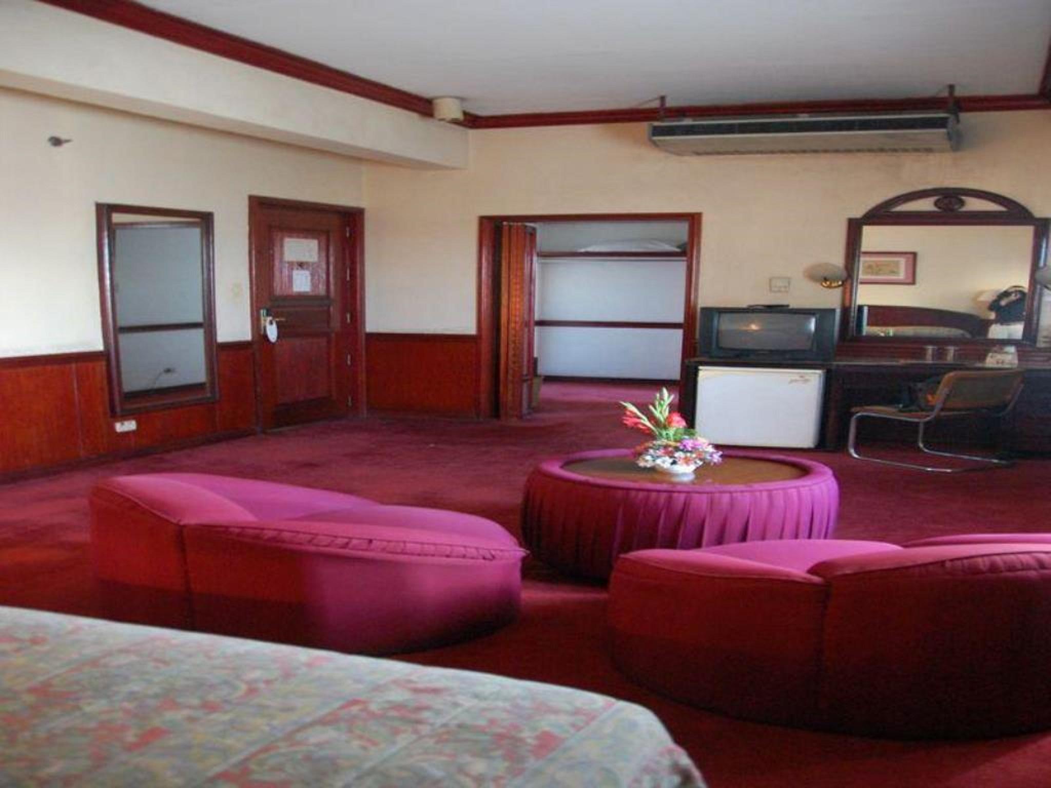 Great Eastern Hotel Кесон Сити Екстериор снимка