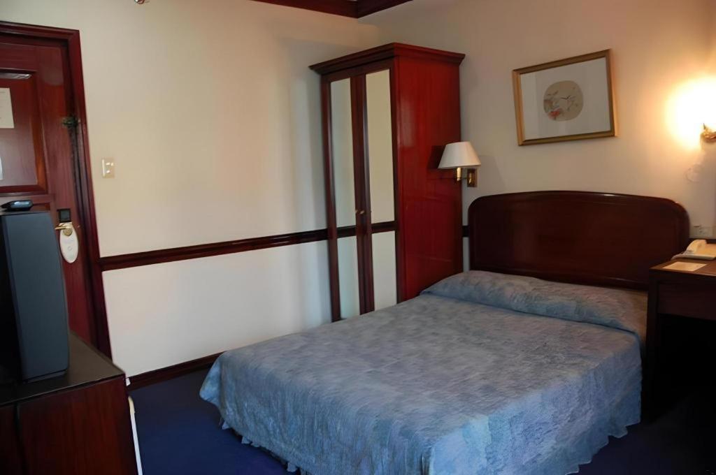Great Eastern Hotel Кесон Сити Екстериор снимка