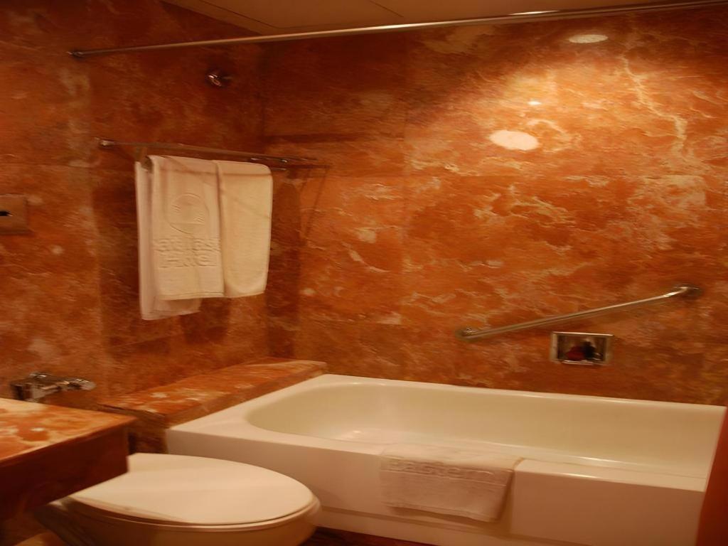 Great Eastern Hotel Кесон Сити Екстериор снимка