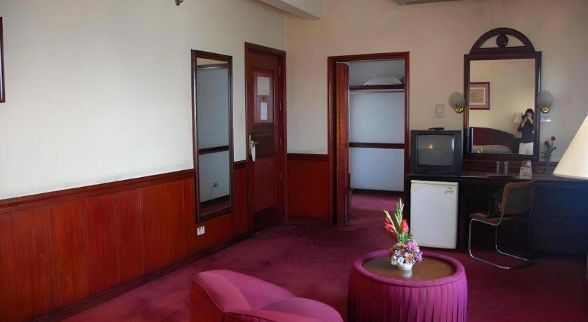 Great Eastern Hotel Кесон Сити Екстериор снимка