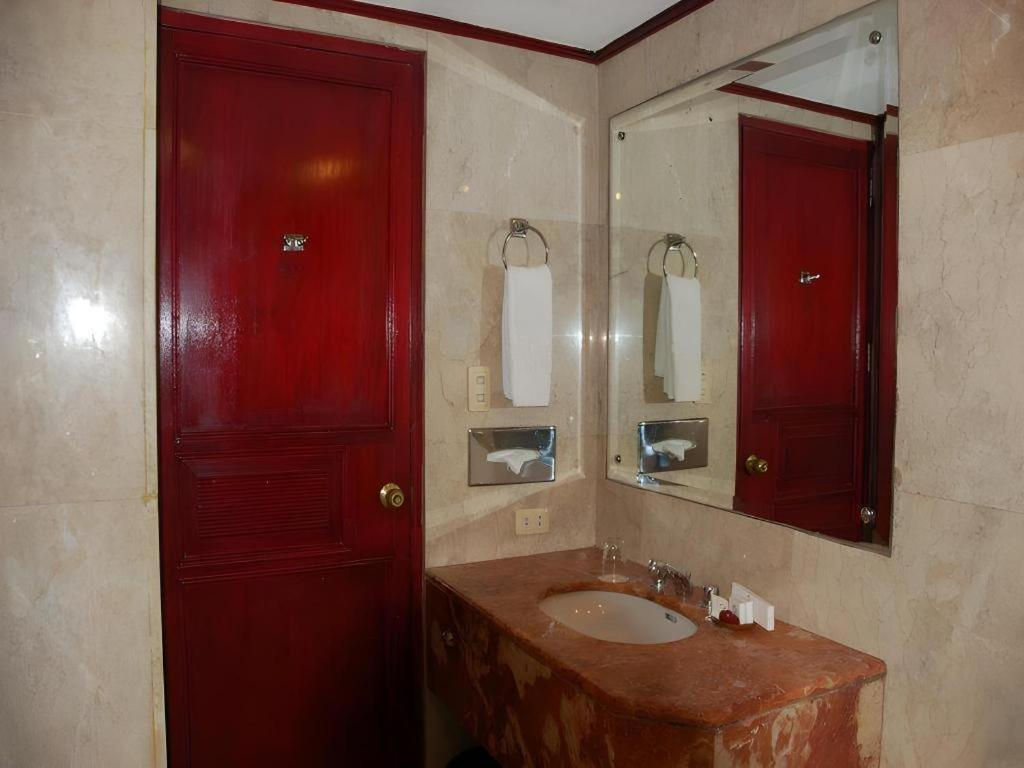 Great Eastern Hotel Кесон Сити Екстериор снимка